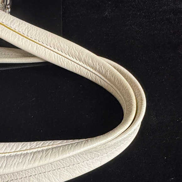 Fossil Soft Leather Cream Shoulder Bag - Picture 5 of 8